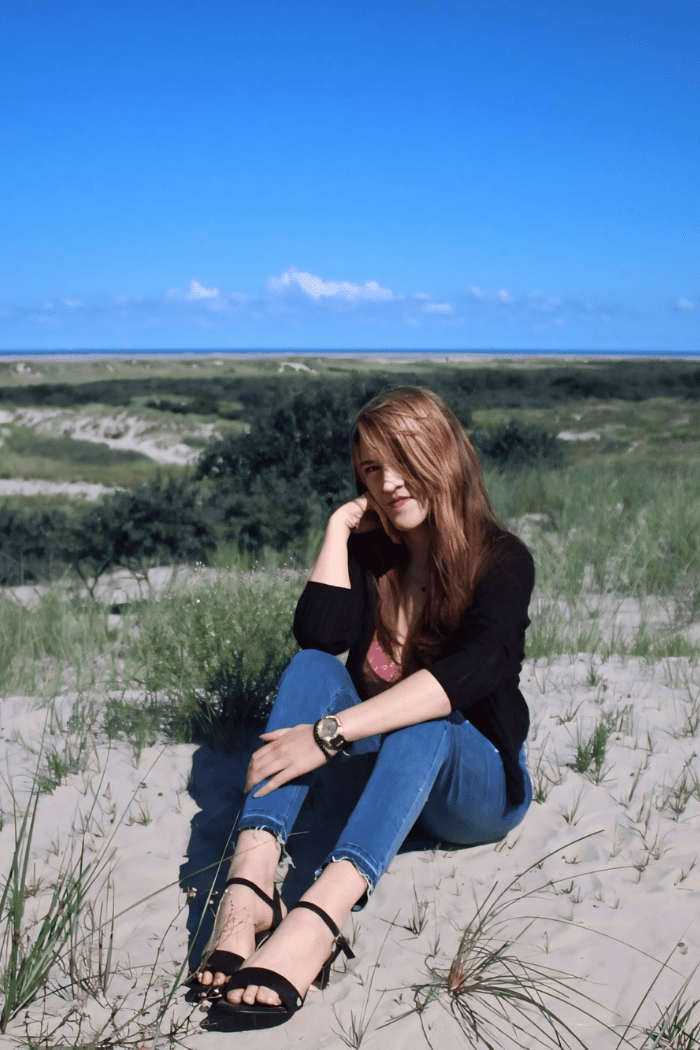 connykoppers-sitzend-in-den-dünen-von-borkum